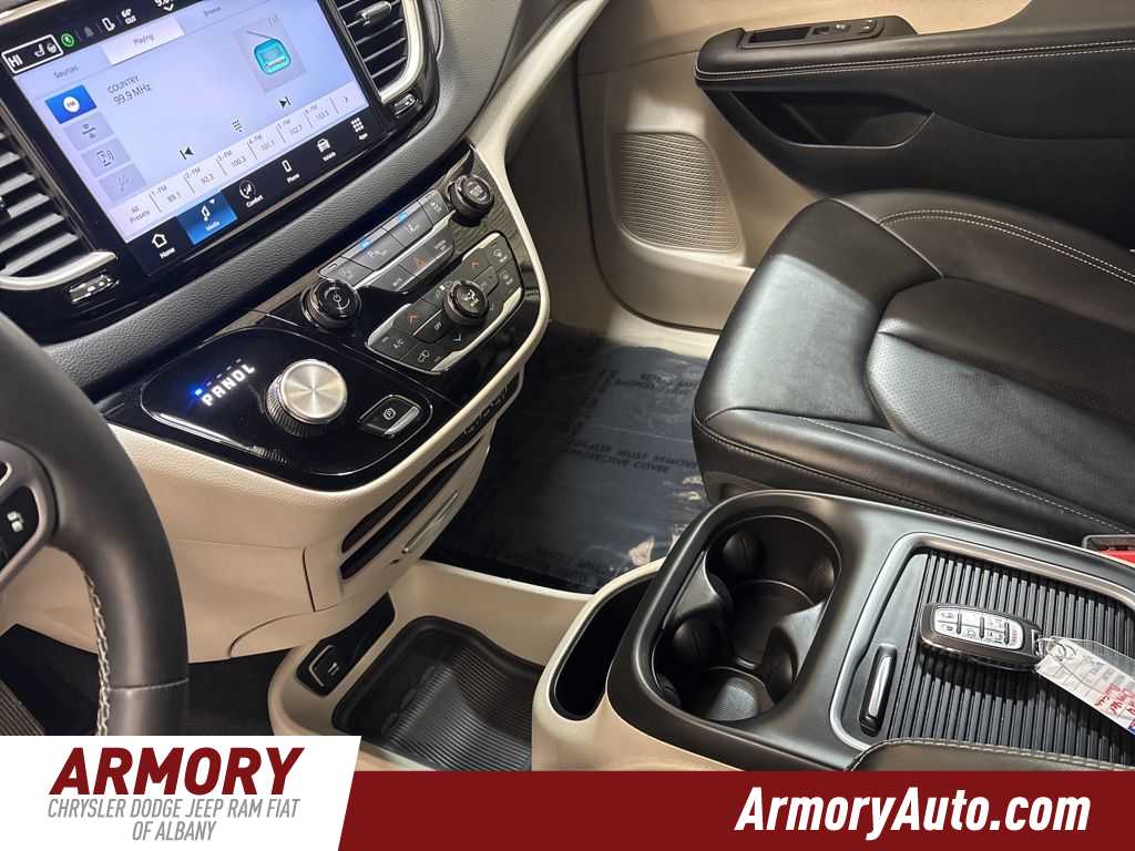 Thumbnail: 2024 Chrysler Pacifica - 17