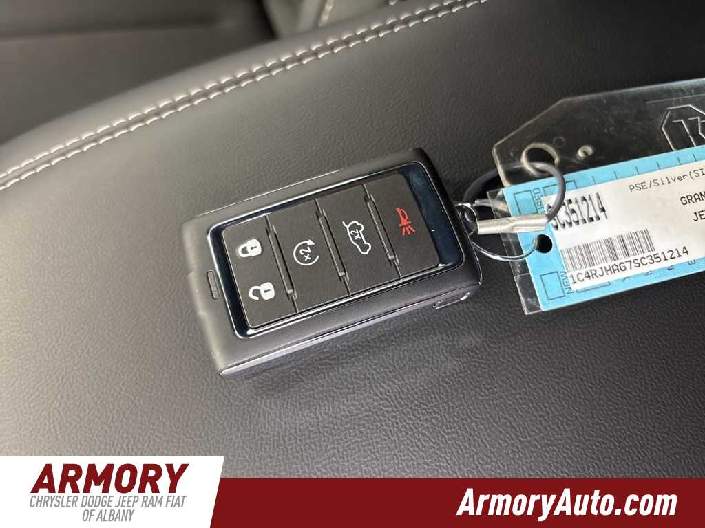 Thumbnail: 2025 Jeep Grand Cherokee - 18