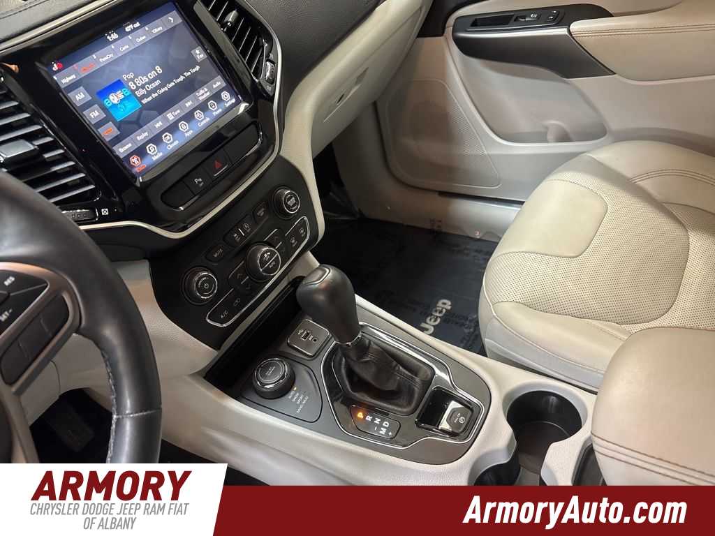 Thumbnail: 2019 Jeep Cherokee - 17