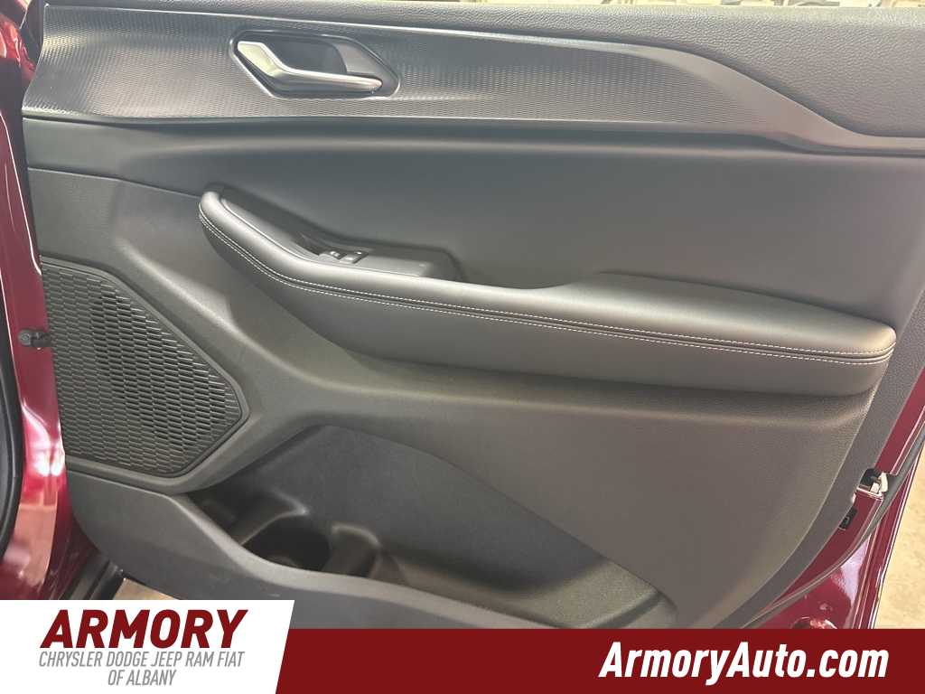 Thumbnail: 2025 Jeep Grand Cherokee - 38