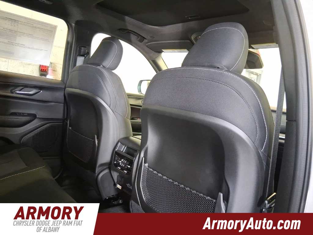 Thumbnail: 2025 Jeep Grand Cherokee - 33