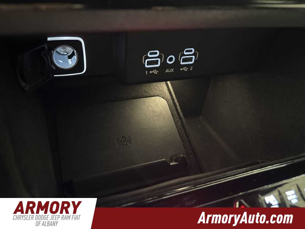 Thumbnail: 2023 Jeep Wagoneer - 20