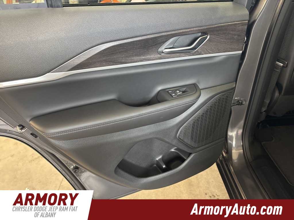 Thumbnail: 2025 Jeep Grand Cherokee - 24