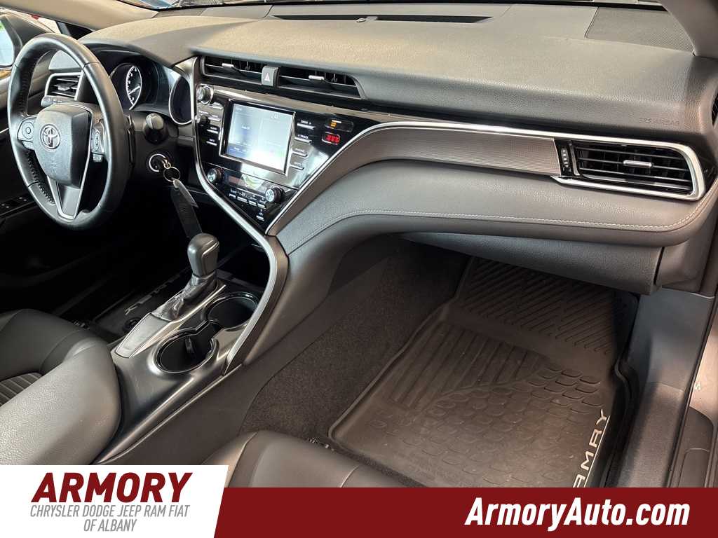 2018 Toyota Camry SE 32