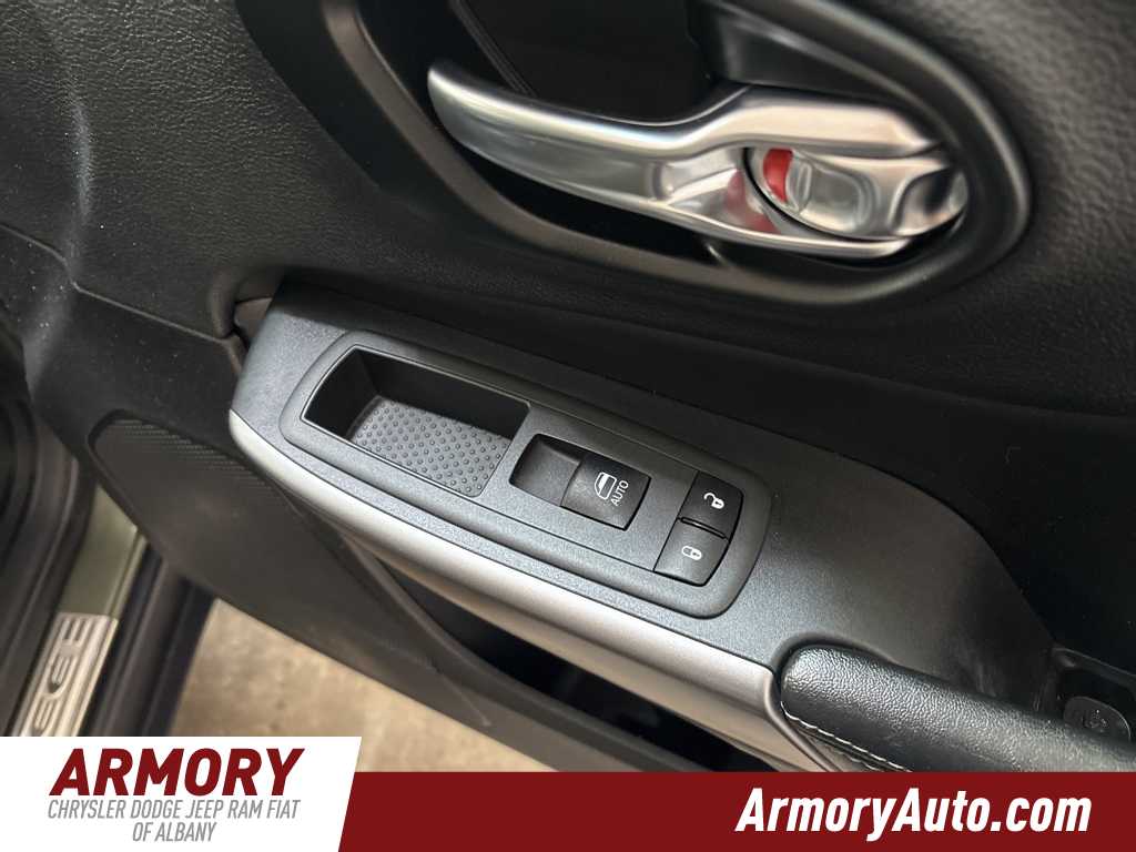 Thumbnail: 2021 Jeep Cherokee - 38