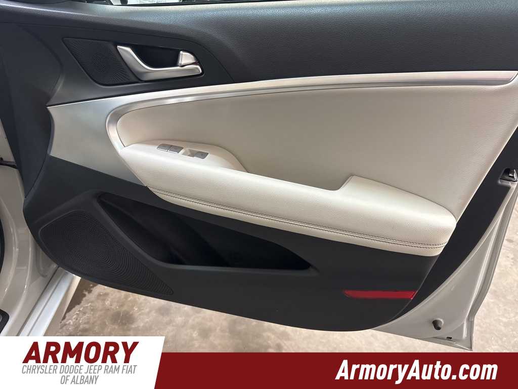 Thumbnail: 2024 Genesis G70 - 35