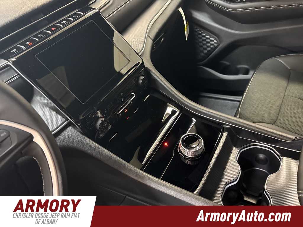 Thumbnail: 2025 Jeep Grand Cherokee L - 16