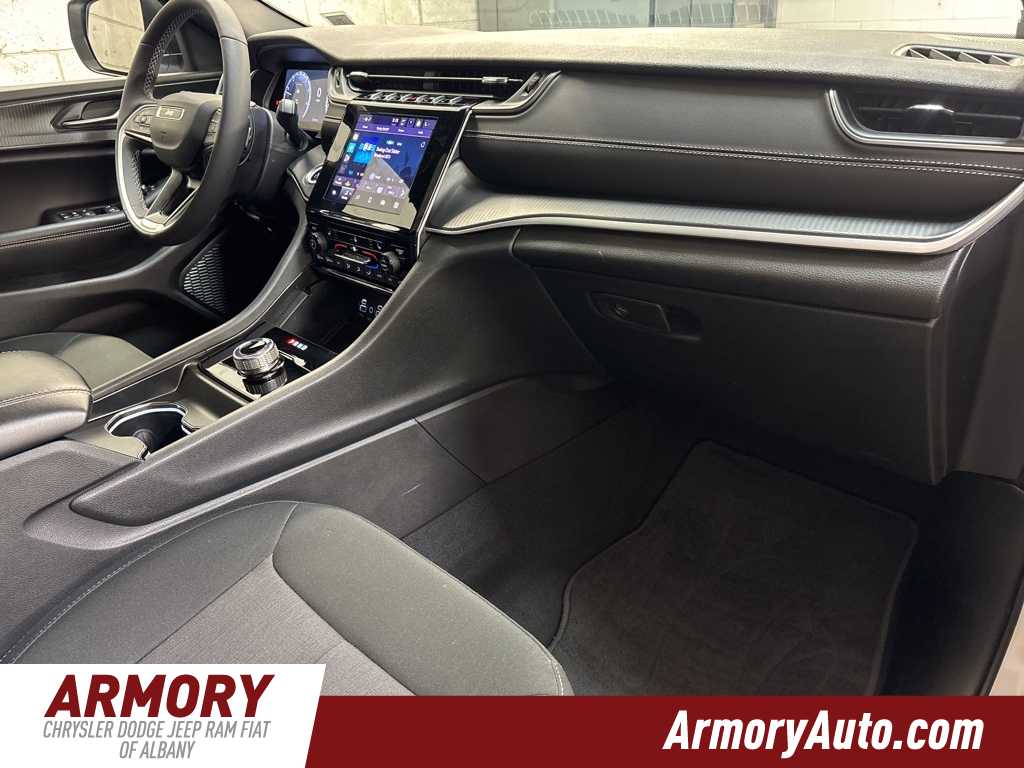 Thumbnail: 2025 Jeep Grand Cherokee - 40