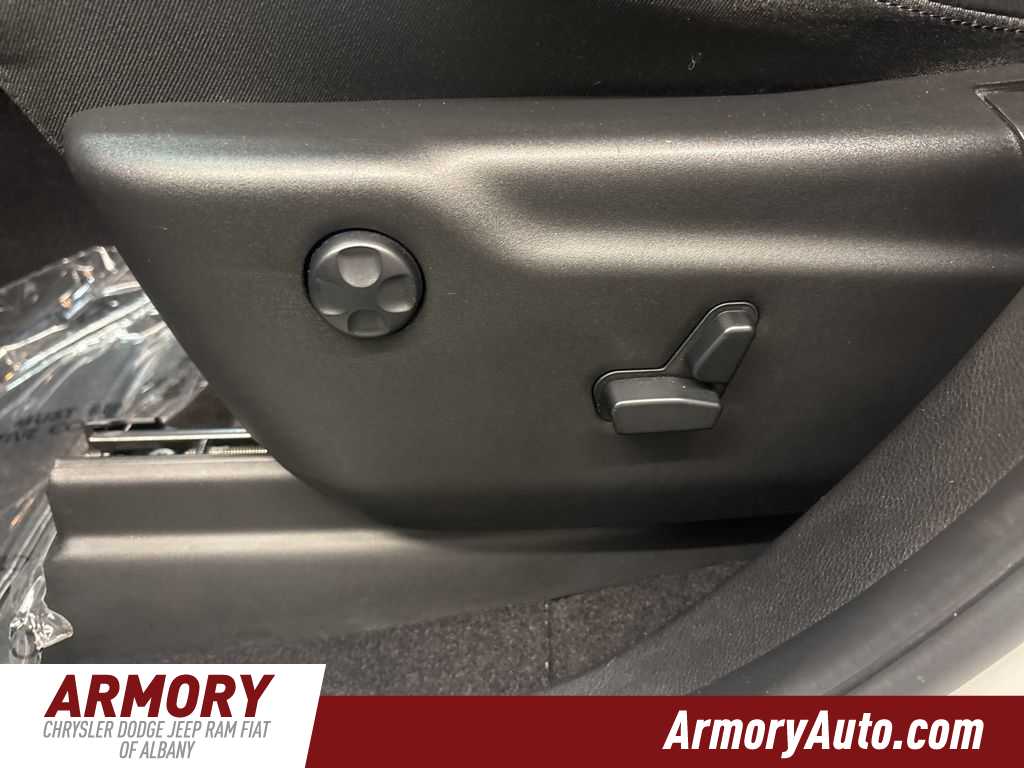 Thumbnail: 2021 Jeep Grand Cherokee - 14