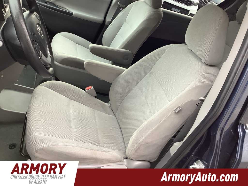 Thumbnail: 2020 Toyota Sienna - 10