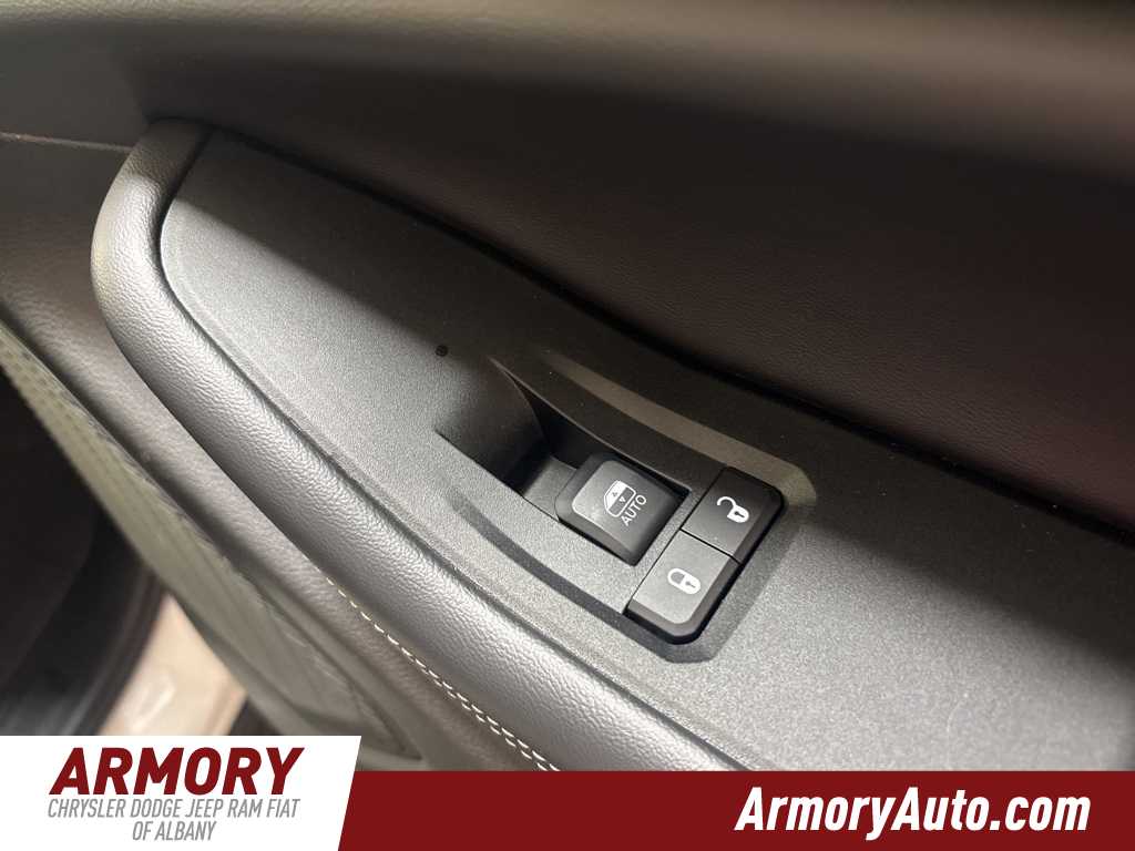 Thumbnail: 2025 Jeep Grand Cherokee - 38