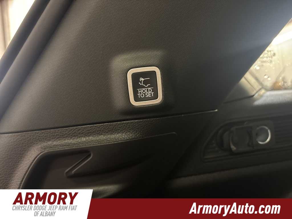 Thumbnail: 2025 Jeep Grand Cherokee - 32