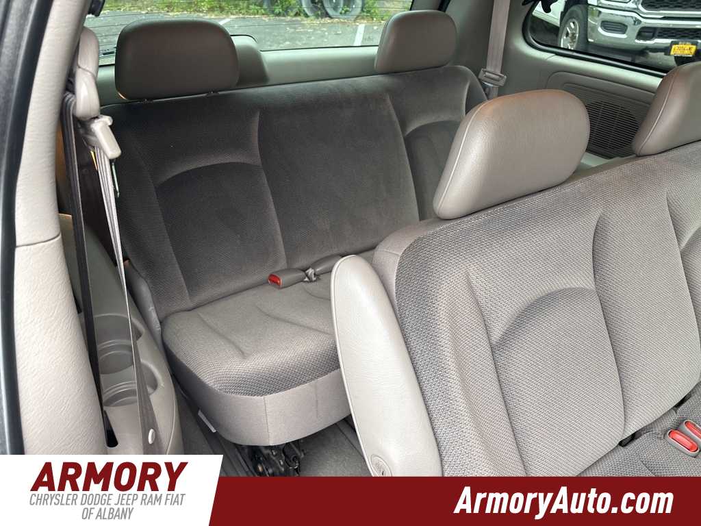 Thumbnail: 2002 Chrysler Voyager - 23