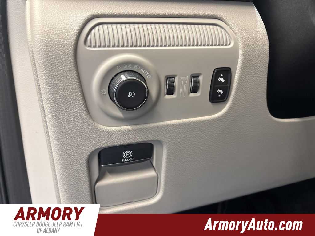 Thumbnail: 2023 Jeep Wagoneer - 12