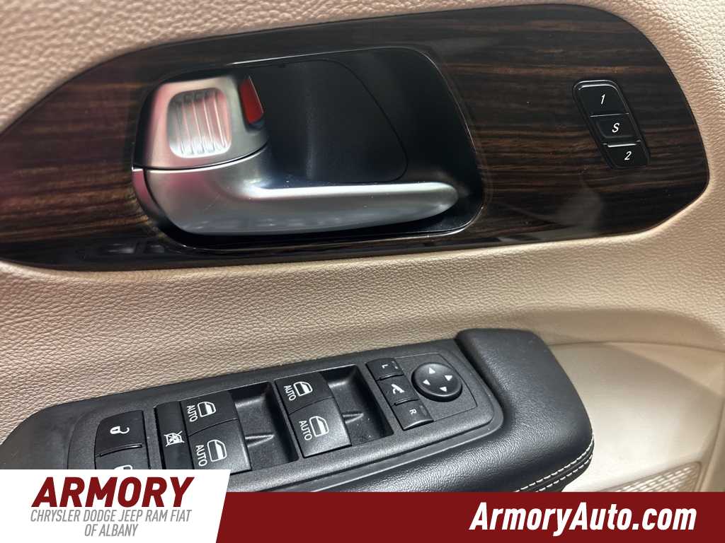 Thumbnail: 2023 Chrysler Pacifica - 8