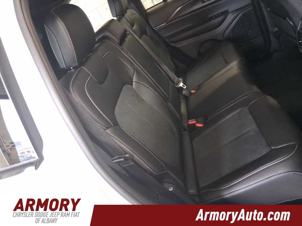 Thumbnail: 2025 Jeep Grand Cherokee - 27