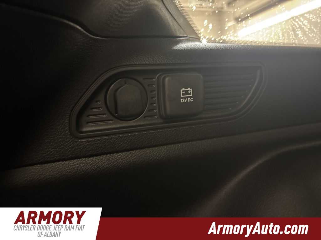 Thumbnail: 2025 Jeep Grand Cherokee - 33