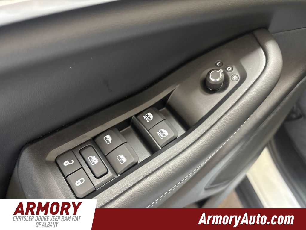 Thumbnail: 2026 Jeep Grand Cherokee - 8