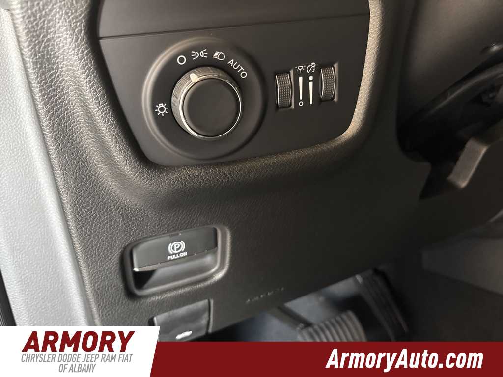 Thumbnail: 2025 Jeep Grand Cherokee - 12