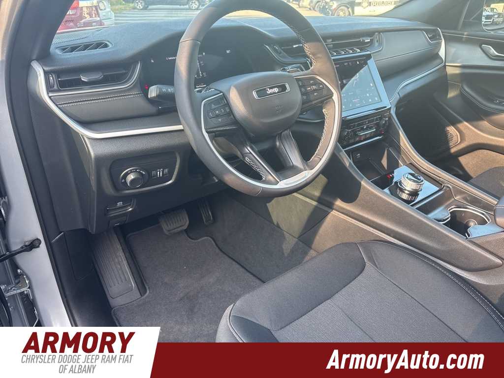 Thumbnail: 2025 Jeep Grand Cherokee - 9