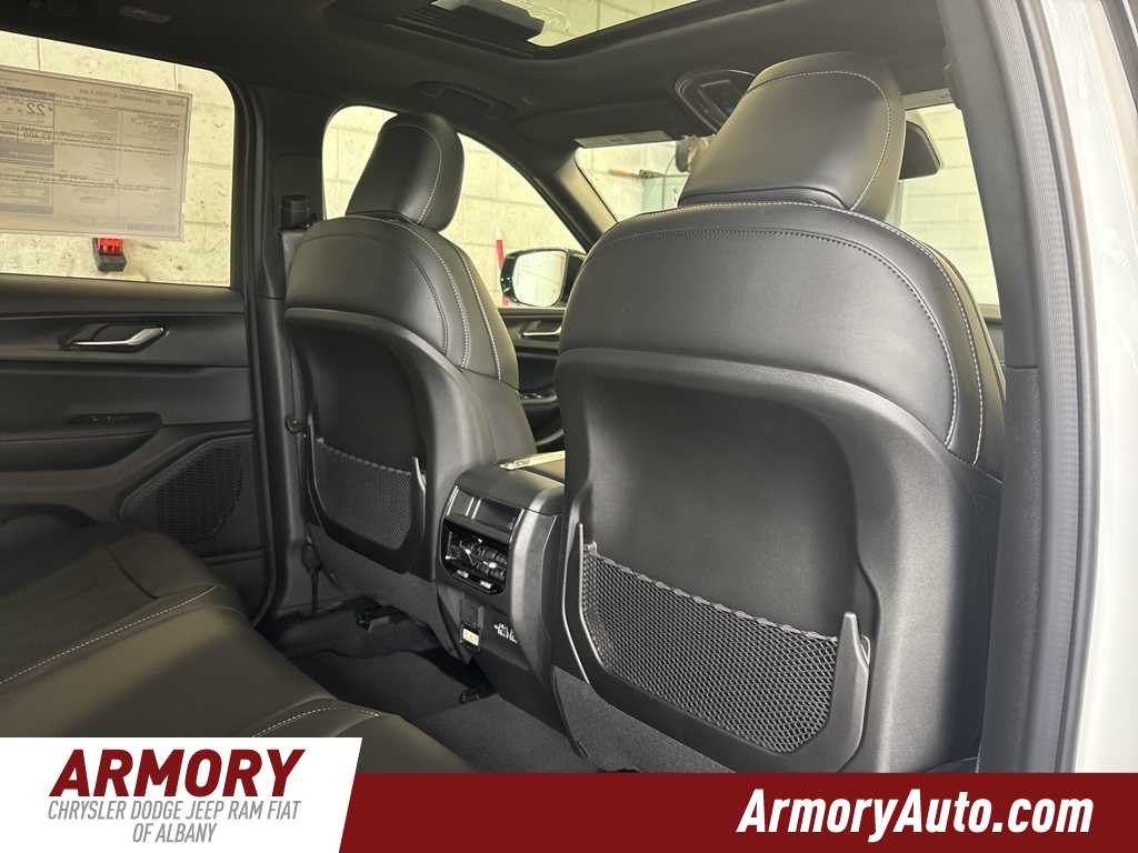 Thumbnail: 2025 Jeep Grand Cherokee - 28