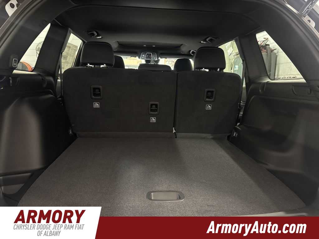 Thumbnail: 2026 Jeep Grand Cherokee - 28