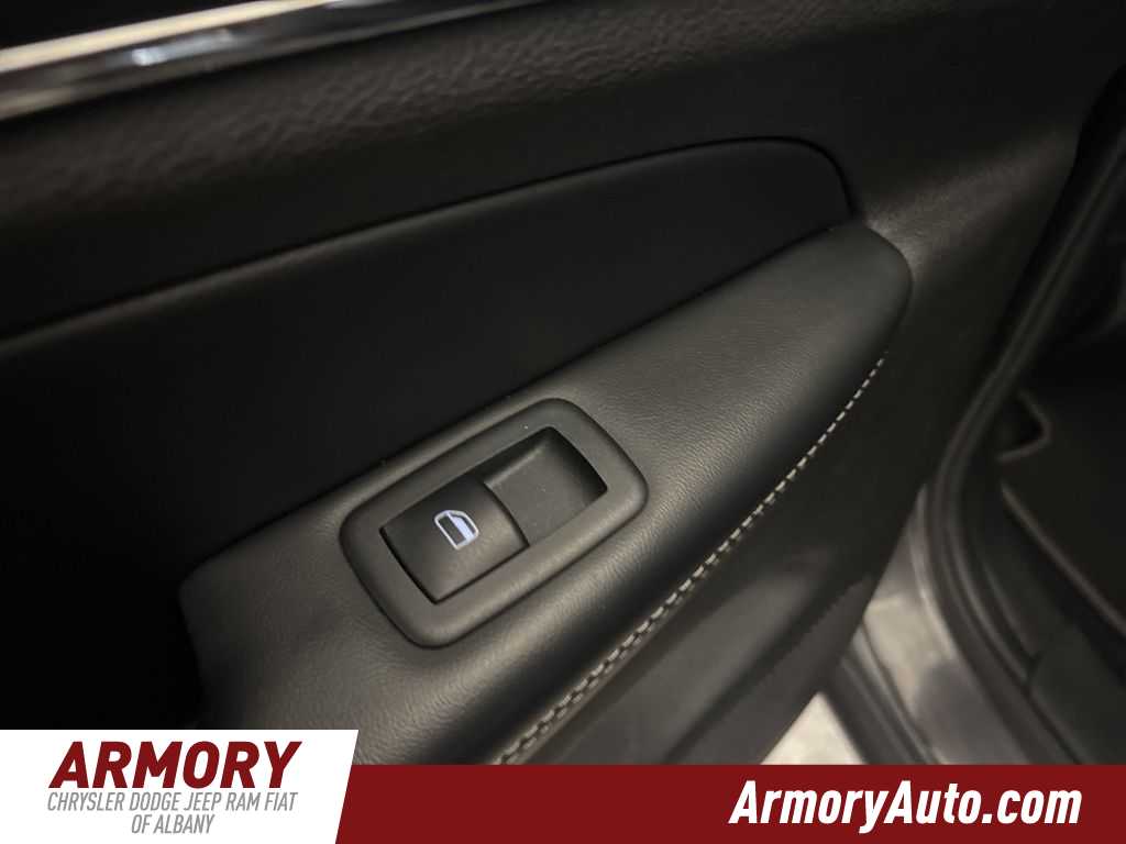 Thumbnail: 2021 Jeep Grand Cherokee - 28