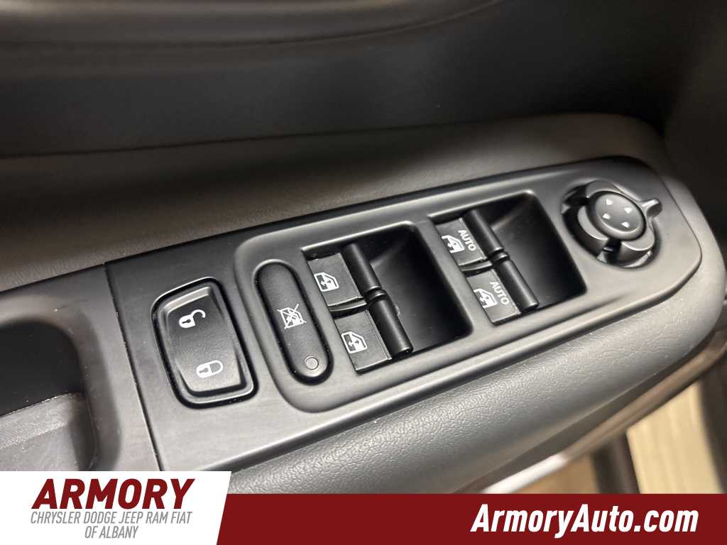 Thumbnail: 2023 Jeep Renegade - 8