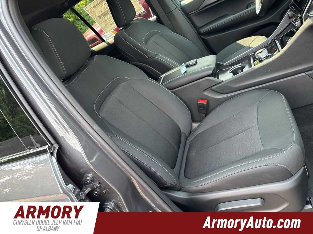 Thumbnail: 2025 Jeep Grand Cherokee - 34