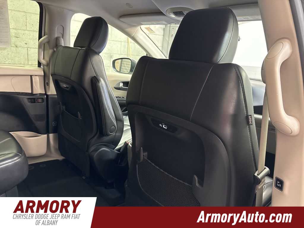 Thumbnail: 2023 Chrysler Pacifica - 35