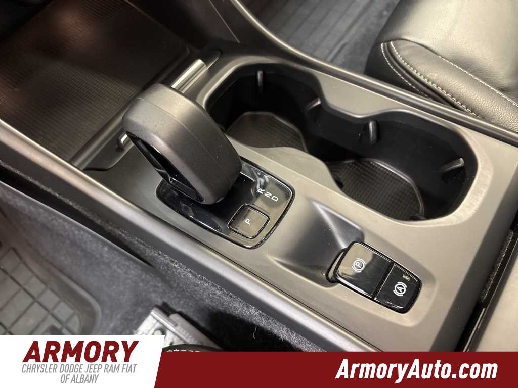 Thumbnail: 2023 Volvo XC40 - 19