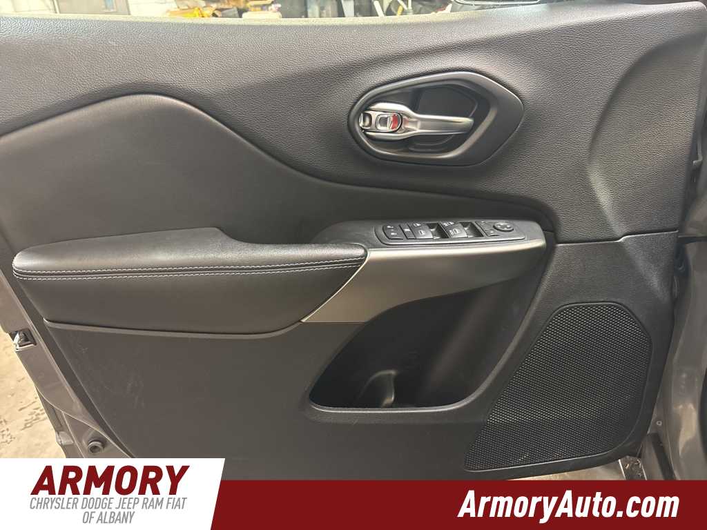 Thumbnail: 2020 Jeep Cherokee - 7