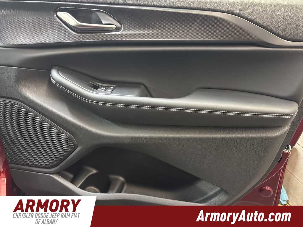 Thumbnail: 2025 Jeep Grand Cherokee - 34