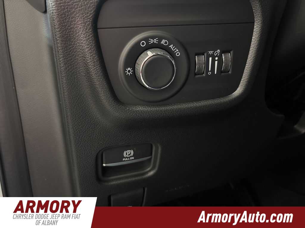 Thumbnail: 2026 Jeep Grand Cherokee - 10