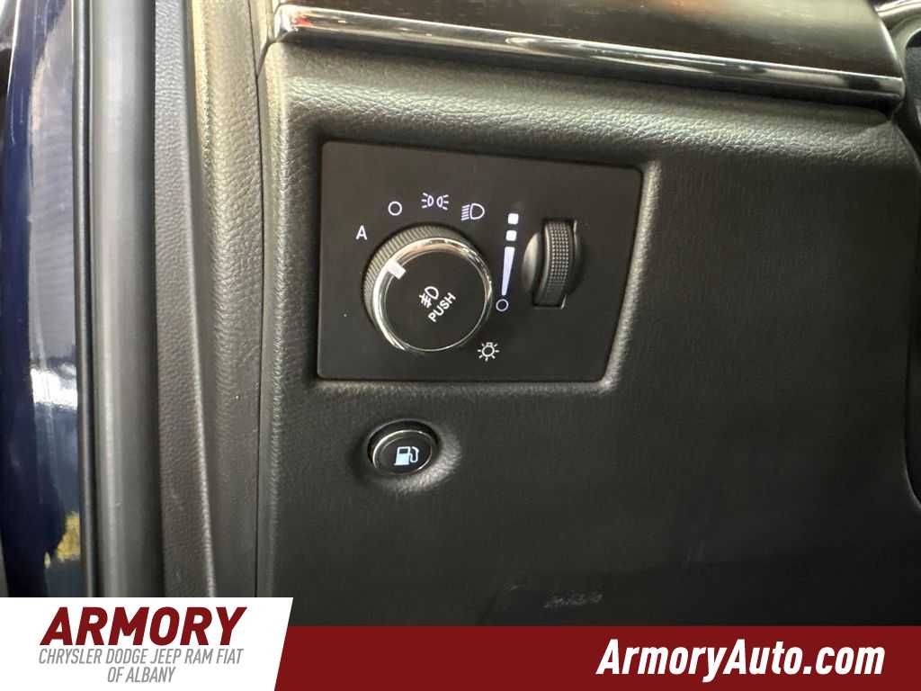 Thumbnail: 2015 Jeep Grand Cherokee - 11