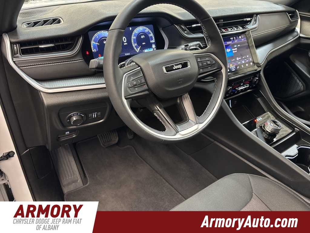 Thumbnail: 2025 Jeep Grand Cherokee - 9