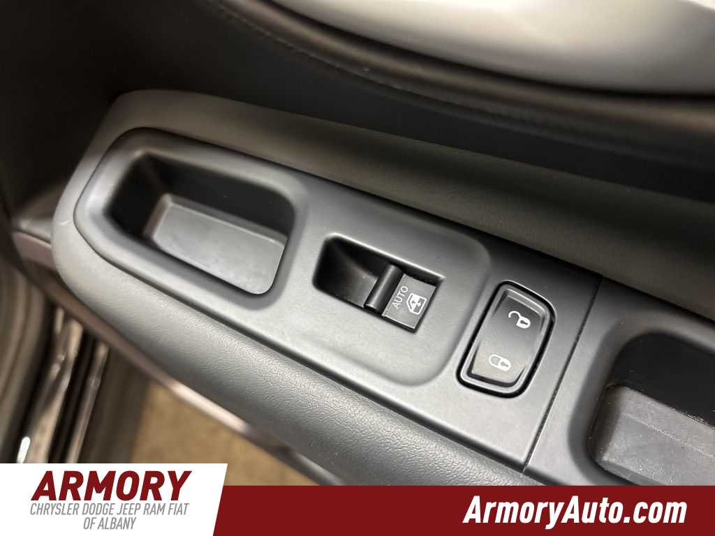 Thumbnail: 2023 Jeep Renegade - 37