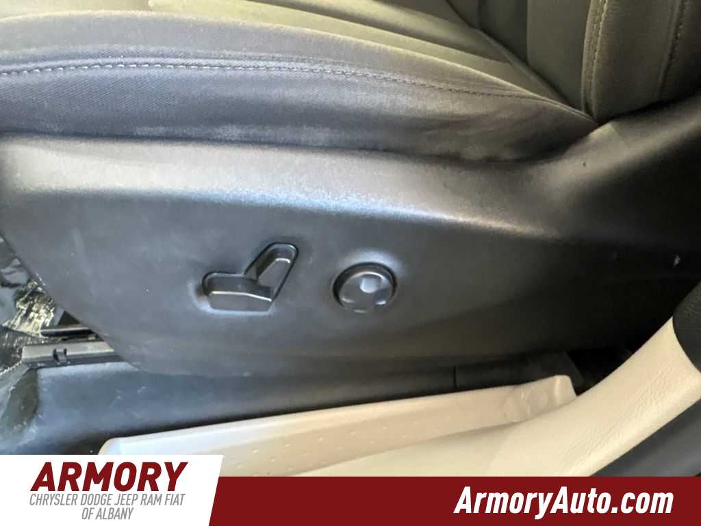 Thumbnail: 2022 Chrysler Voyager - 13