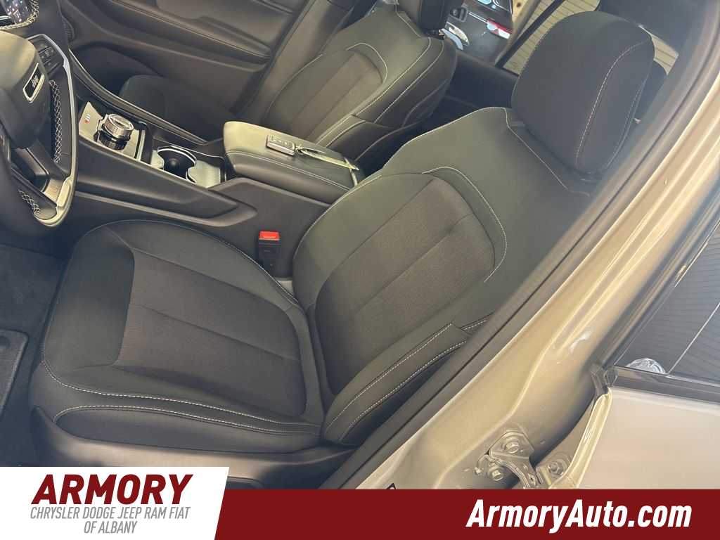 Thumbnail: 2026 Jeep Grand Cherokee - 12