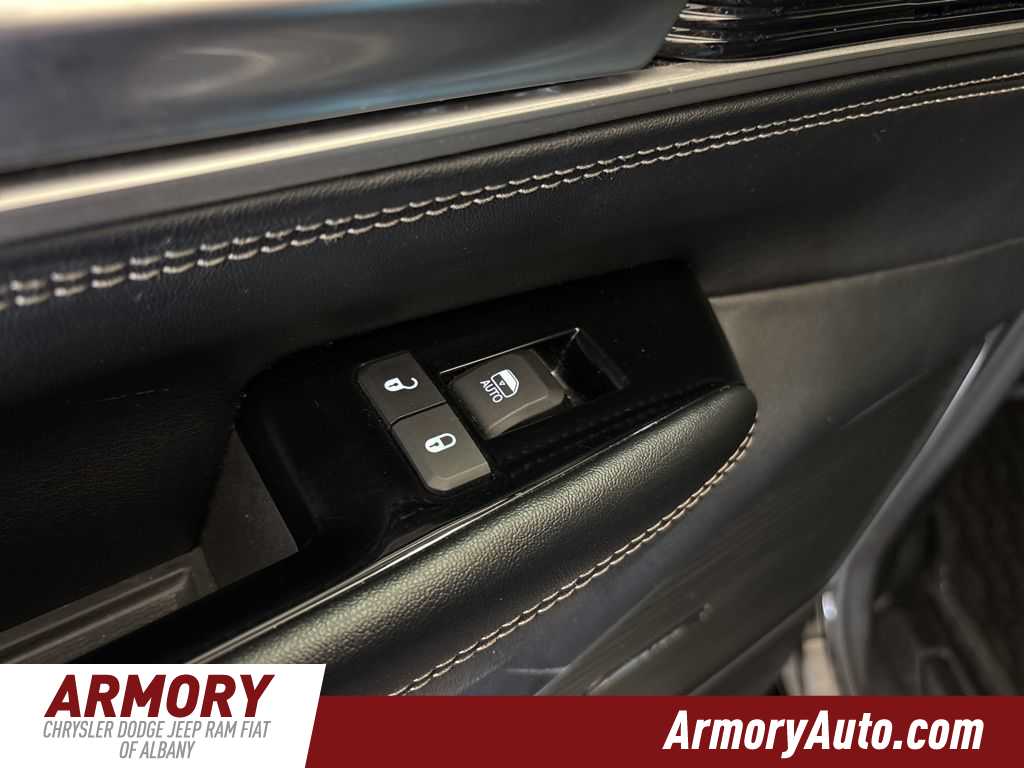 Thumbnail: 2024 Jeep Wagoneer - 28