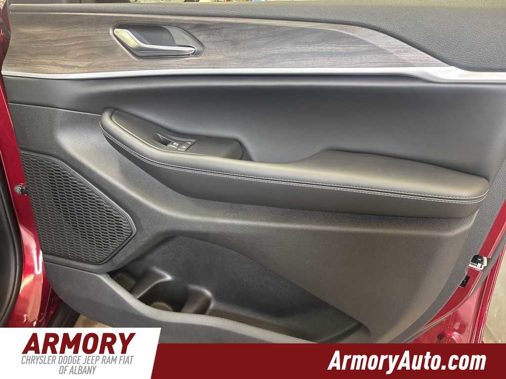 Thumbnail: 2026 Jeep Grand Cherokee - 38