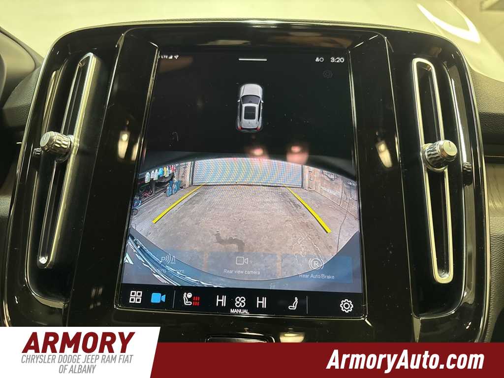 Thumbnail: 2023 Volvo XC40 - 18