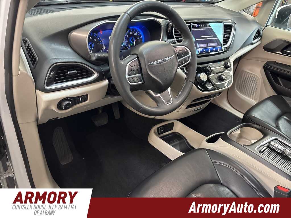 2023 Chrysler Pacifica Touring L 10