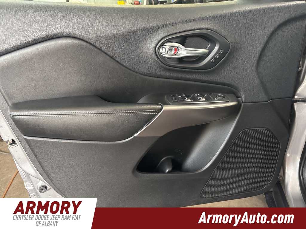 Thumbnail: 2019 Jeep Cherokee - 7