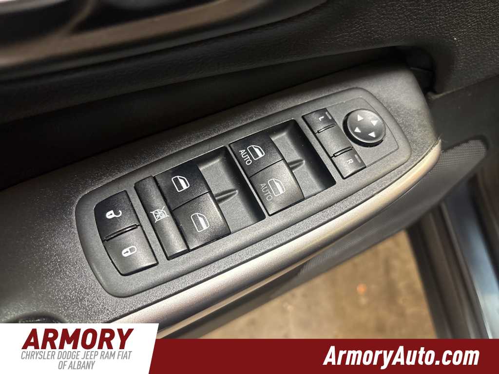 Thumbnail: 2019 Jeep Cherokee - 8