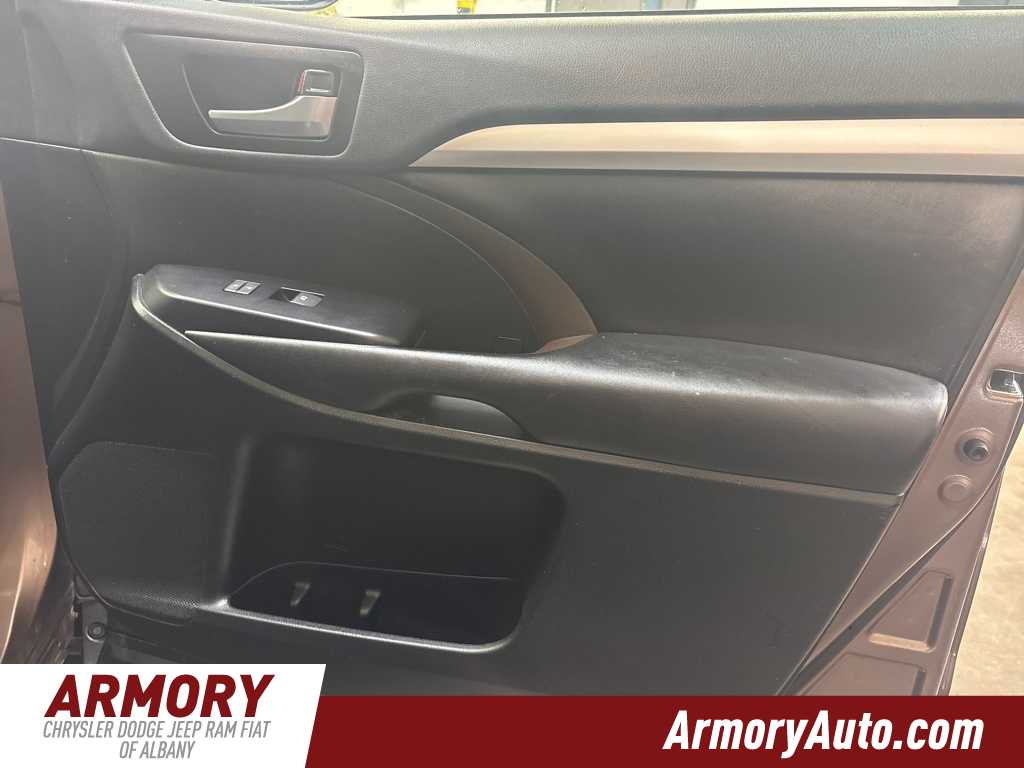 Thumbnail: 2019 Toyota Highlander - 36