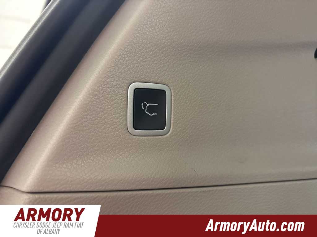 Thumbnail: 2023 Chrysler Pacifica - 32