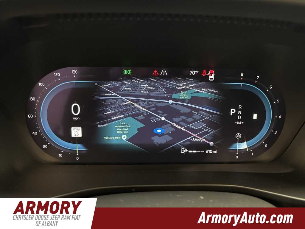 Thumbnail: 2023 Volvo XC40 - 14