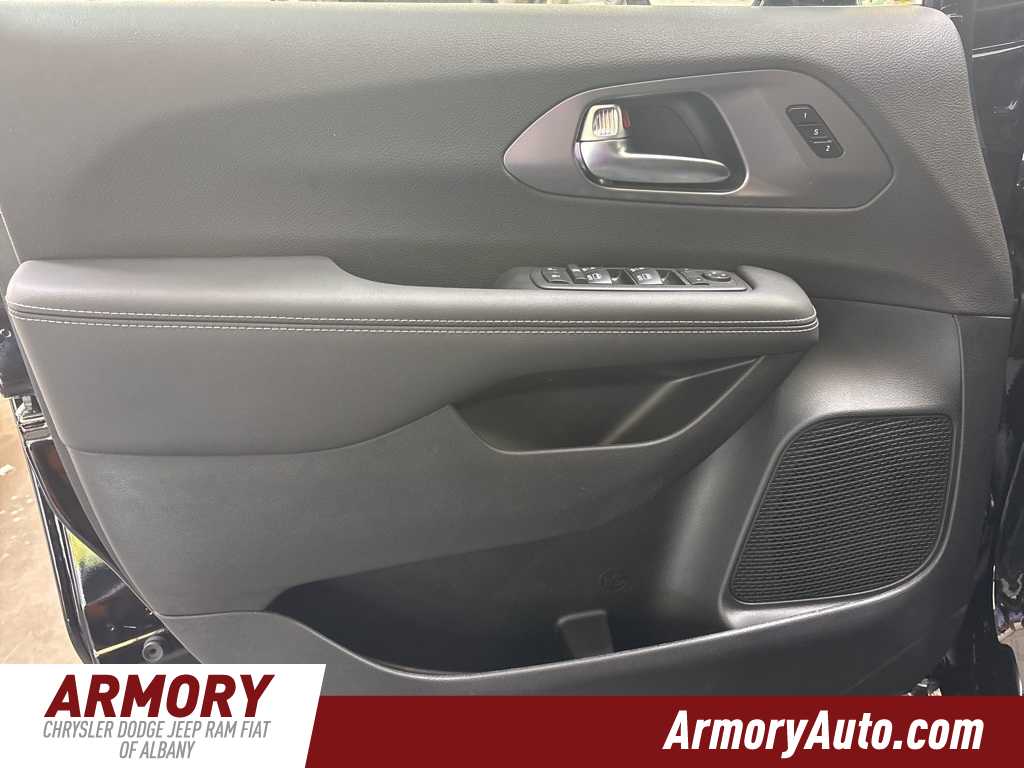 Thumbnail: 2026 Chrysler Pacifica - 7