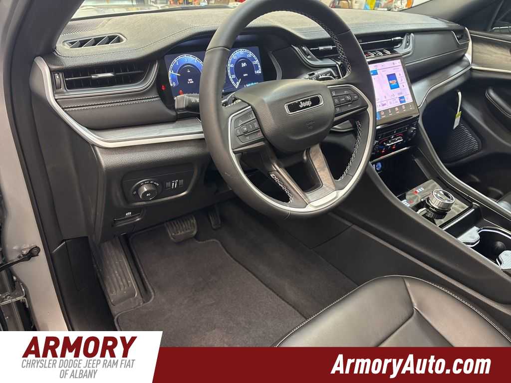 Thumbnail: 2025 Jeep Grand Cherokee - 9